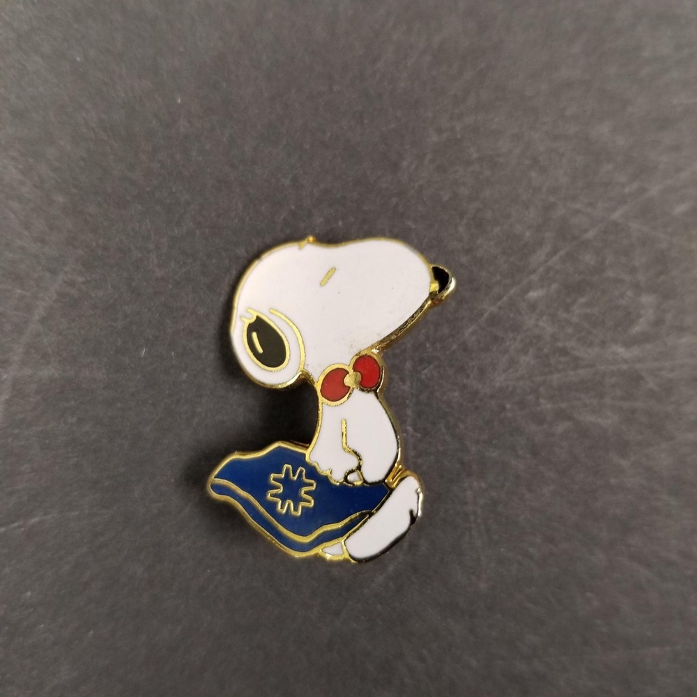Vintage Snoopy Enamel Pin Peanuts 1958 United Feature Syndicate Bow Tie Why Me - Picture 2 of 5